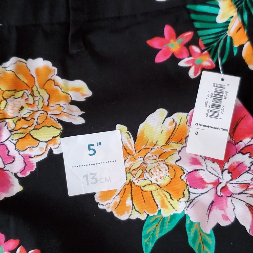 Shorts - Picture 2 of 3